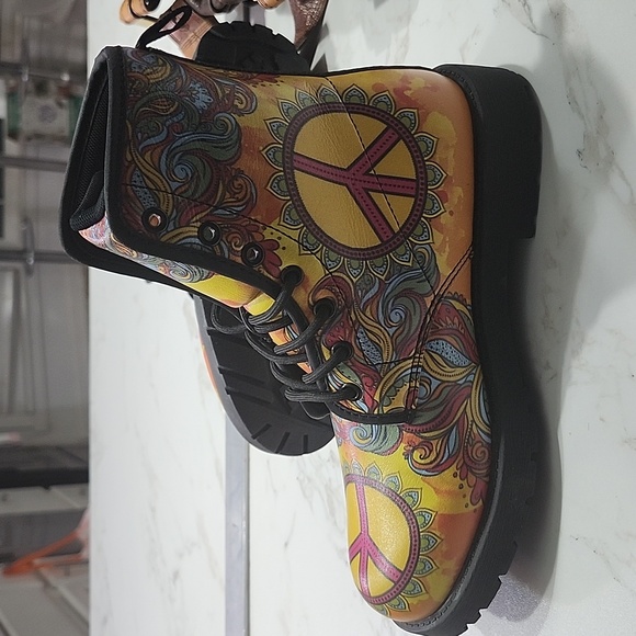 Hippie Peace Love Handcrafted Mandala Boots - Picture 8 of 9